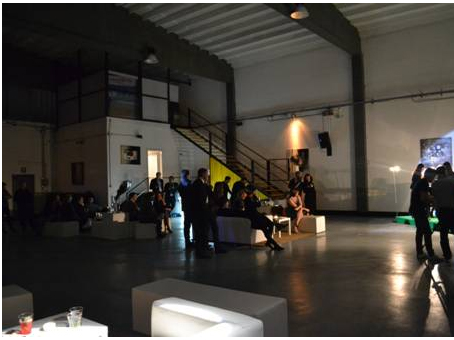 Expostudios: location per eventi aziendali di 350mq a Rho nelle vicinanze di Fiera Milano. Adatta per showroom, sfilate, sessioni di photoshooting, come set per videoclip, presentazioni di prodotti, car clinique.