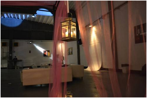 Expostudios: location di 350mq openspace ai confini dell' area Milano Expo 2015. Adatta per showroom, sfilate, sessioni di photoshooting, come set per videoclip, presentazioni di prodotti, car clinique.