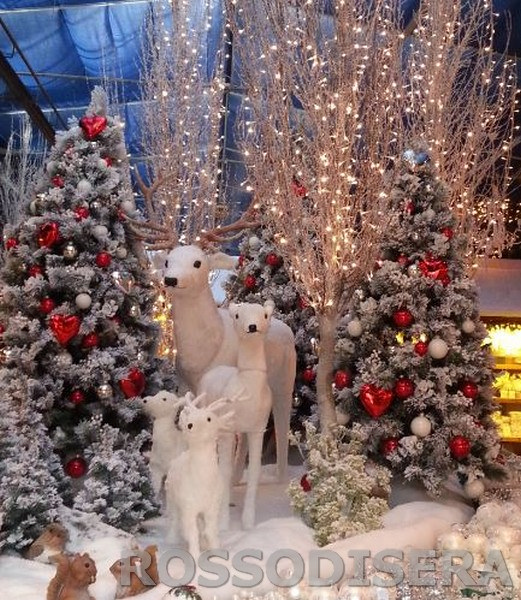 Decorazioni Natalizie Renne.Noleggio Addobbi Natalizi Renne Natalizie Bianche A Milano