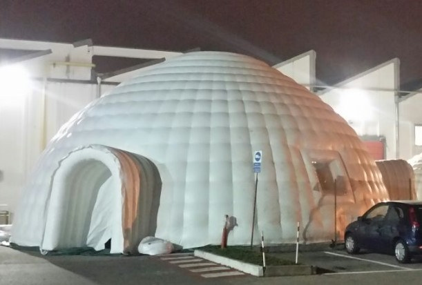 Noleggio Igloo gonfiabile 13M diam a Milano Igloo gonfiabile 13M diam