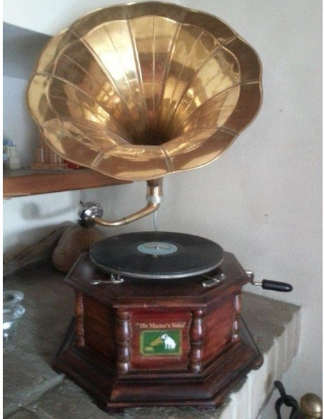 Noleggio Grammofono Vintage
a Milano