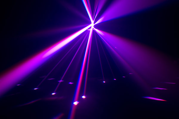 Noleggio Proiettore multiraggi led a Milano Proiettore multiraggi led
