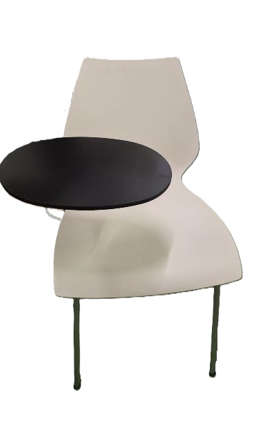 White chair with black Kartell writing desk rental in Milan, in Italy and abroad Sedia Maui Kartell, bianca con ribaltina nera