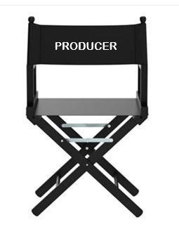 sedia regista nera con scritta producer